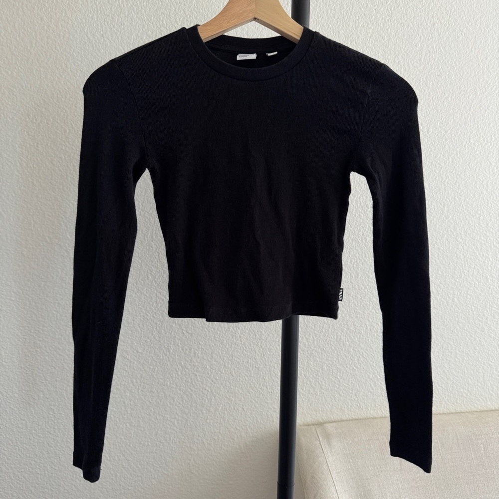 Aritzia long sleeve shirt